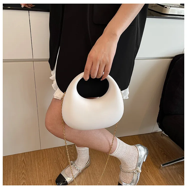 Acrylic Bag  New Fashion  Clutch Bag Personalized Crescent Celebrity Chain Crossbody Dinner Bag display picture 12