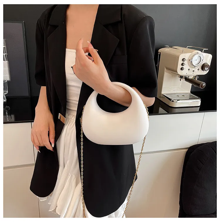 Acrylic Bag  New Fashion  Clutch Bag Personalized Crescent Celebrity Chain Crossbody Dinner Bag display picture 13