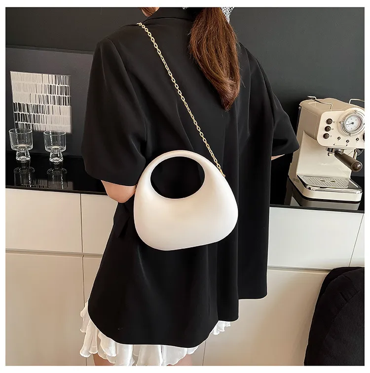 Acrylic Bag  New Fashion  Clutch Bag Personalized Crescent Celebrity Chain Crossbody Dinner Bag display picture 14