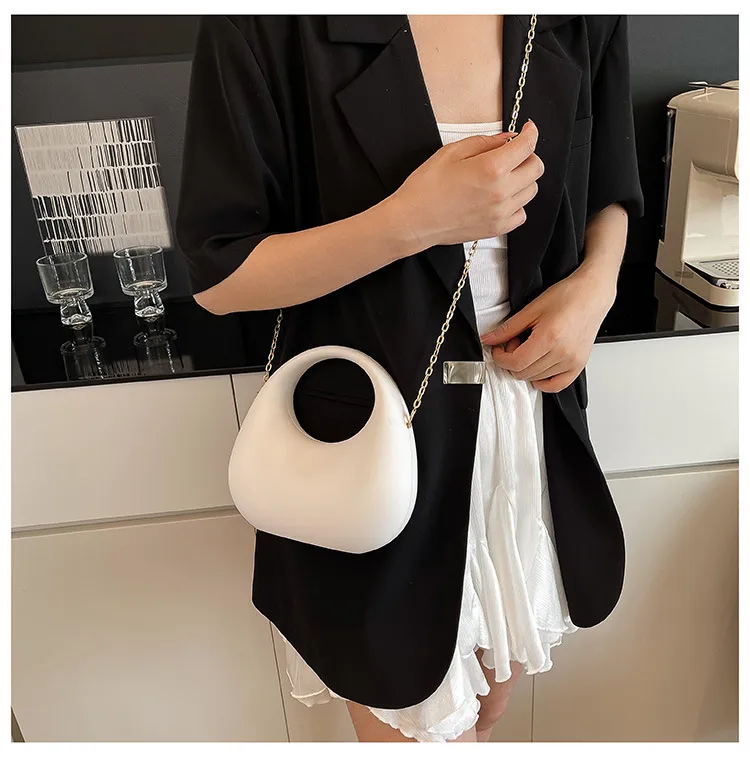 Acrylic Bag  New Fashion  Clutch Bag Personalized Crescent Celebrity Chain Crossbody Dinner Bag display picture 15