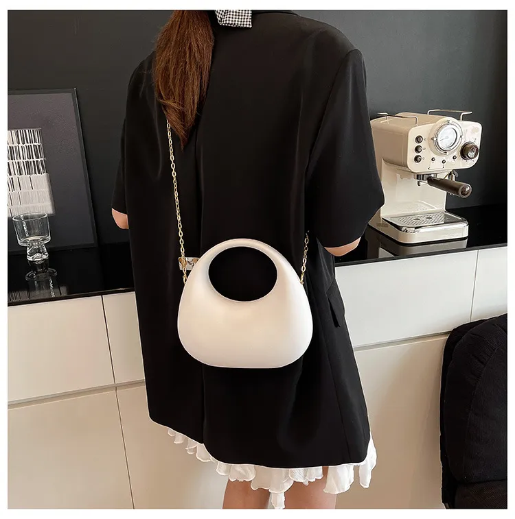 Acrylic Bag  New Fashion  Clutch Bag Personalized Crescent Celebrity Chain Crossbody Dinner Bag display picture 16