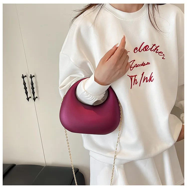 Acrylic Bag  New Fashion  Clutch Bag Personalized Crescent Celebrity Chain Crossbody Dinner Bag display picture 17