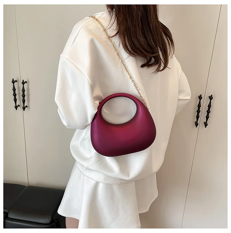 Acrylic Bag  New Fashion  Clutch Bag Personalized Crescent Celebrity Chain Crossbody Dinner Bag display picture 18