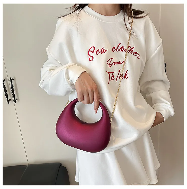 Acrylic Bag  New Fashion  Clutch Bag Personalized Crescent Celebrity Chain Crossbody Dinner Bag display picture 19