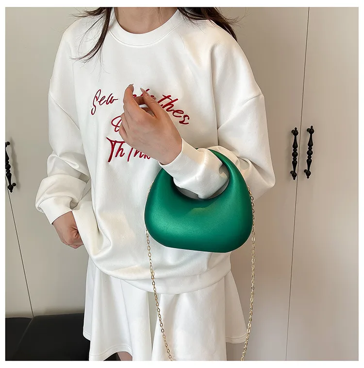 Acrylic Bag  New Fashion  Clutch Bag Personalized Crescent Celebrity Chain Crossbody Dinner Bag display picture 21