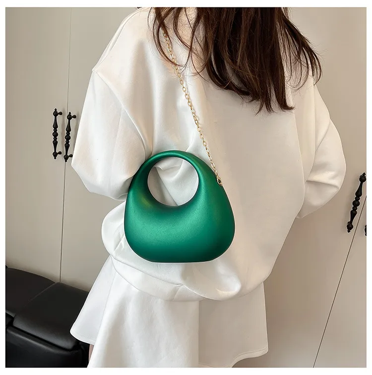 Acrylic Bag  New Fashion  Clutch Bag Personalized Crescent Celebrity Chain Crossbody Dinner Bag display picture 22