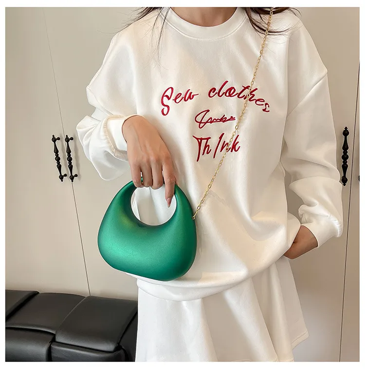Acrylic Bag  New Fashion  Clutch Bag Personalized Crescent Celebrity Chain Crossbody Dinner Bag display picture 23