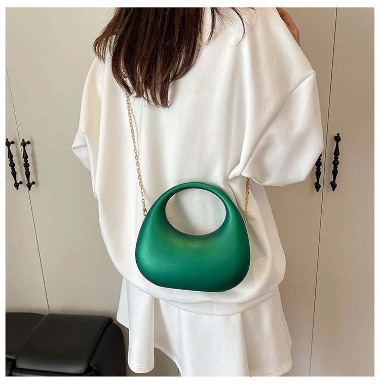 Acrylic Bag  New Fashion  Clutch Bag Personalized Crescent Celebrity Chain Crossbody Dinner Bag display picture 24