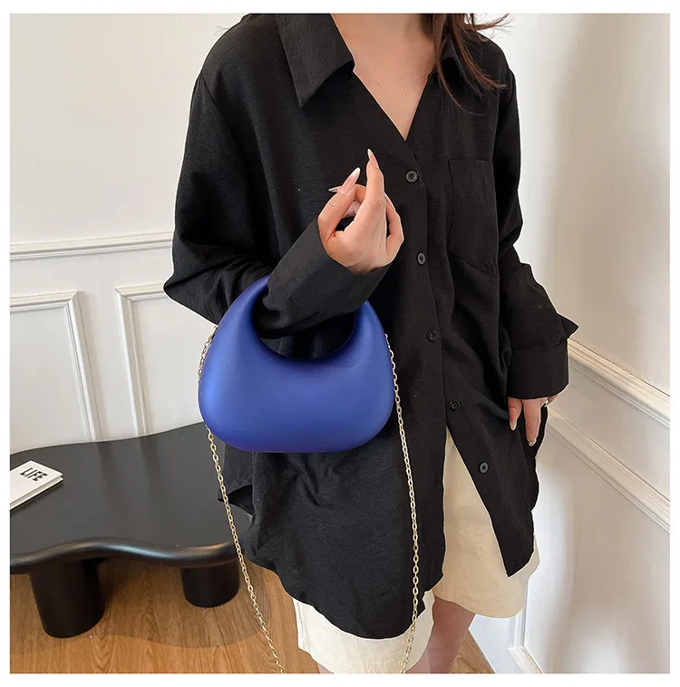Acrylic Bag  New Fashion  Clutch Bag Personalized Crescent Celebrity Chain Crossbody Dinner Bag display picture 29