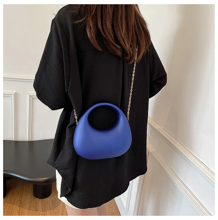 Acrylic Bag  New Fashion  Clutch Bag Personalized Crescent Celebrity Chain Crossbody Dinner Bag display picture 32