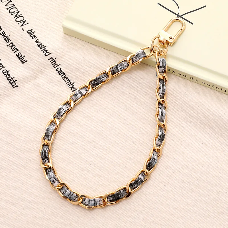 1 Piece Elegant Lady Geometric Pu Leather Metal Knitting Bag Pendant Keychain display picture 3
