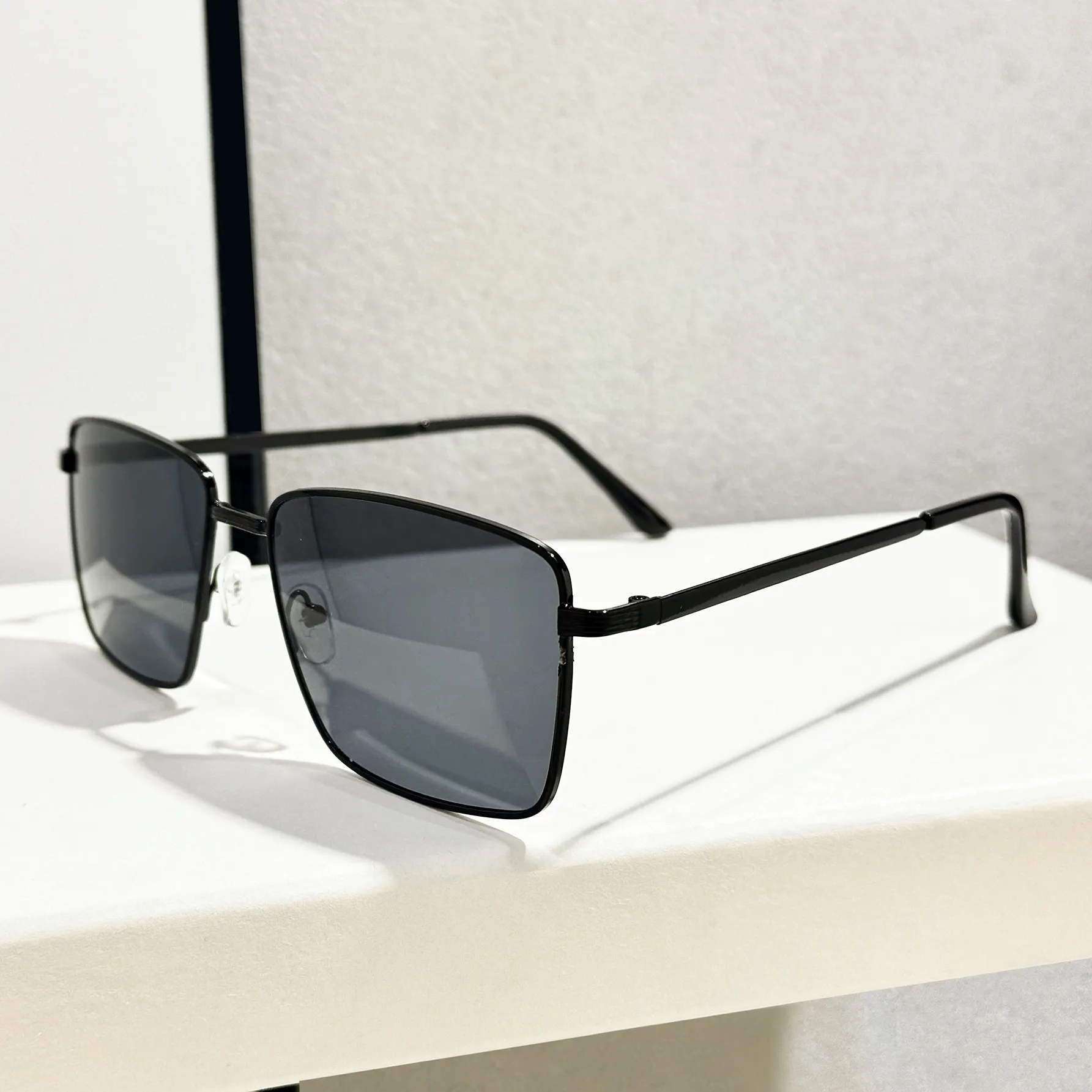 Fashionable Retro Square Frame Sunglasses Unisex Metal Full Frame Glasses Suitable For Casual Outdoor Daily Street Shopping display picture 3