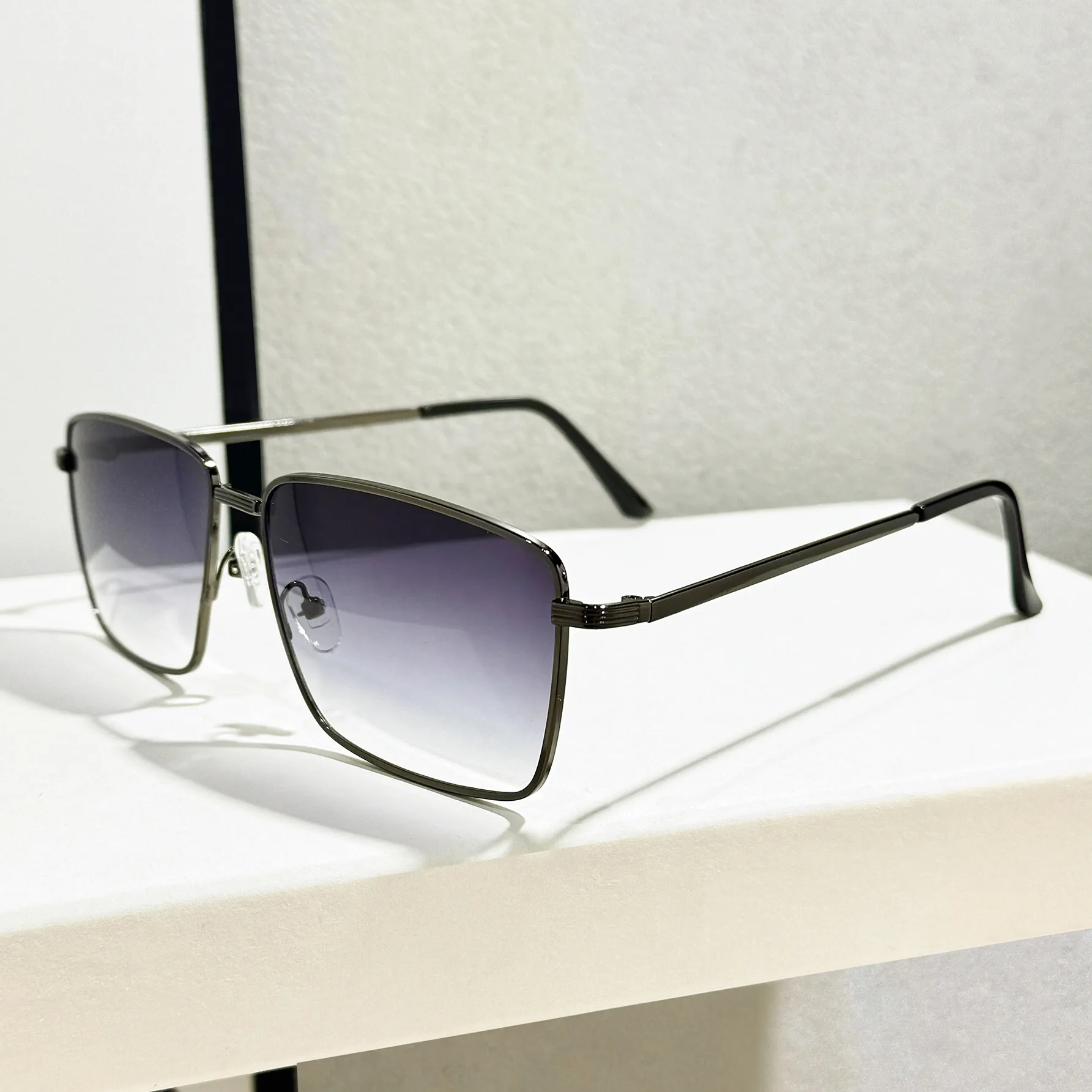 Fashionable Retro Square Frame Sunglasses Unisex Metal Full Frame Glasses Suitable For Casual Outdoor Daily Street Shopping display picture 7