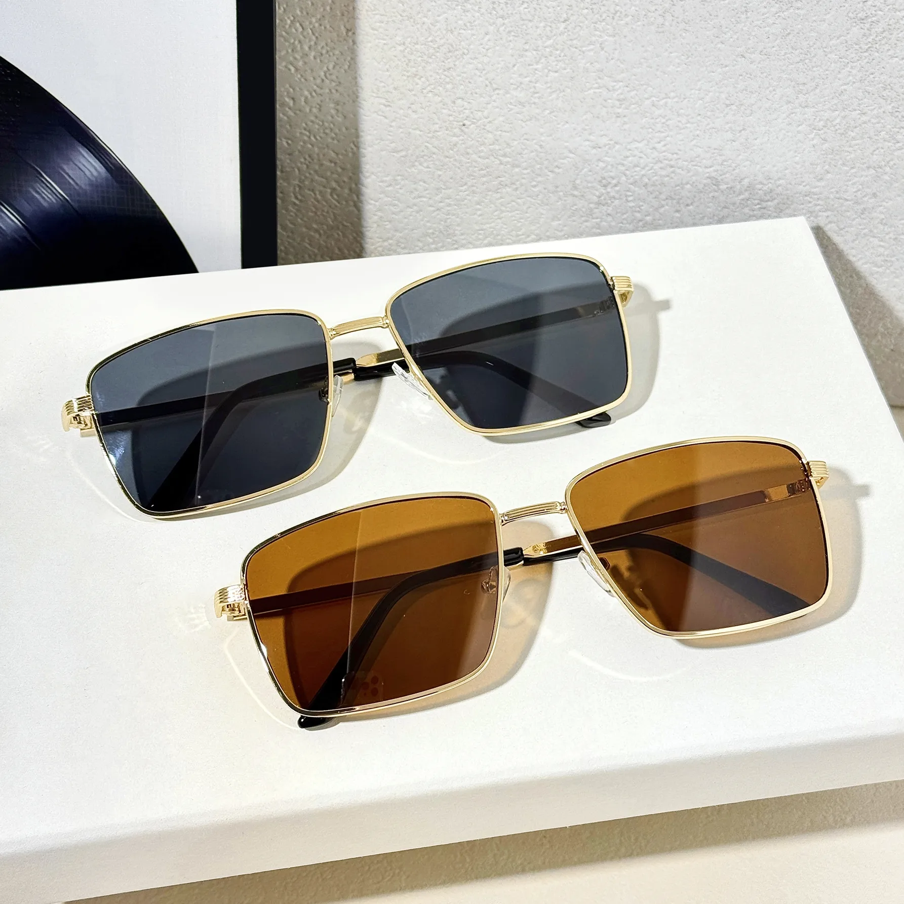 Fashionable Retro Square Frame Sunglasses Unisex Metal Full Frame Glasses Suitable For Casual Outdoor Daily Street Shopping display picture 2