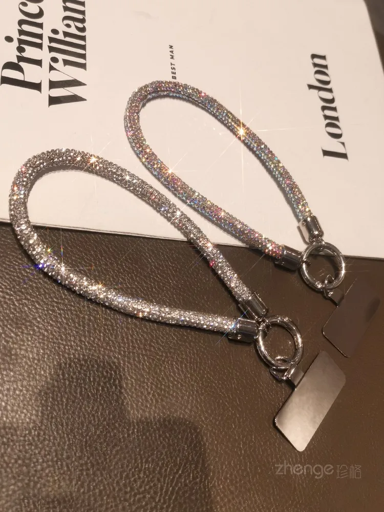 Short Ins Luxury Metal Clip Diamond Sparkling Mobile Phone Lanyard Women's Geometric Pattern Soft Rubber Jewelry Accessories display picture 1