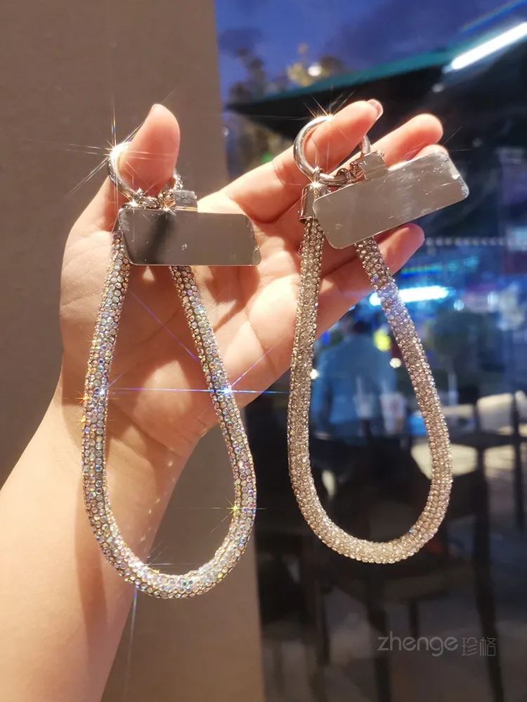 Short Ins Luxury Metal Clip Diamond Sparkling Mobile Phone Lanyard Women's Geometric Pattern Soft Rubber Jewelry Accessories display picture 4