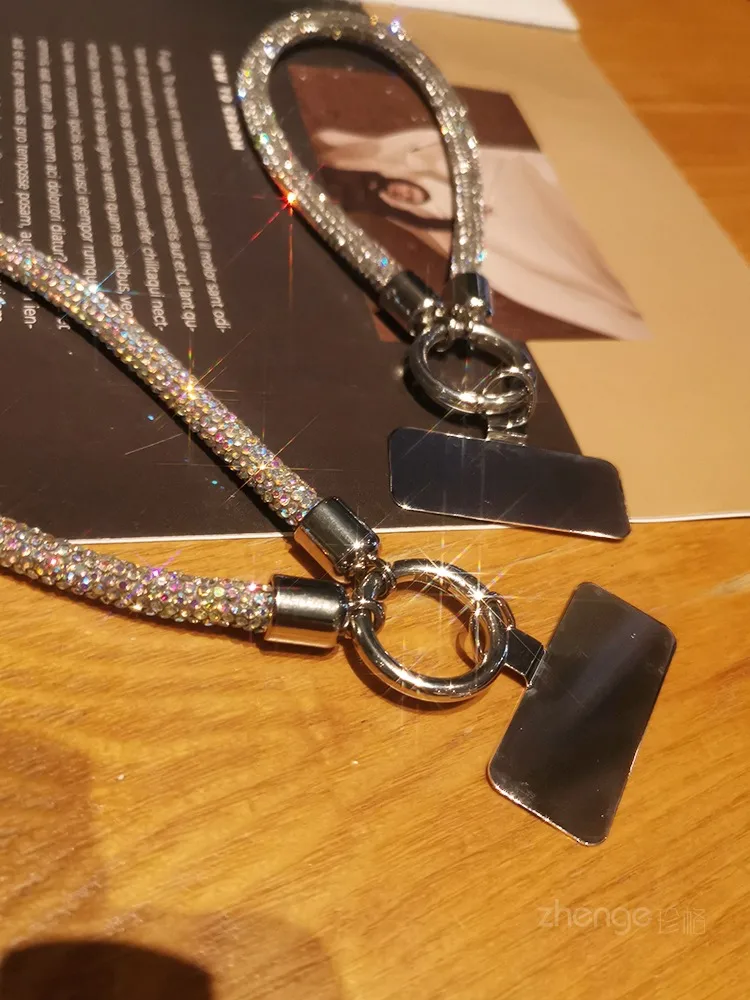 Short Ins Luxury Metal Clip Diamond Sparkling Mobile Phone Lanyard Women's Geometric Pattern Soft Rubber Jewelry Accessories display picture 8