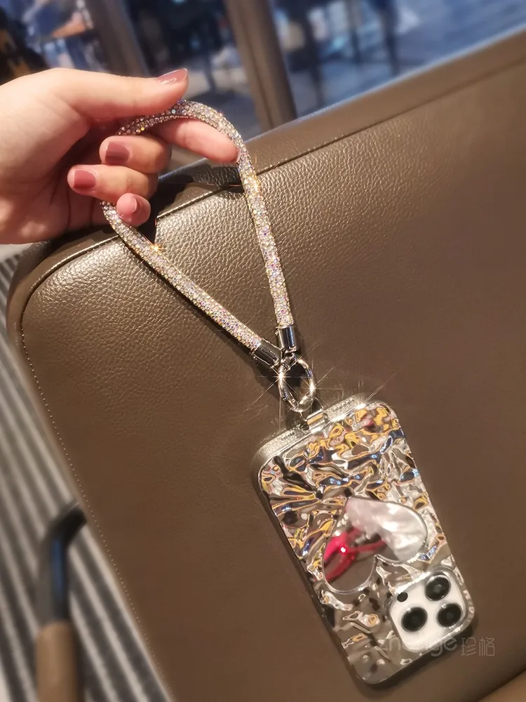 Short Ins Luxury Metal Clip Diamond Sparkling Mobile Phone Lanyard Women's Geometric Pattern Soft Rubber Jewelry Accessories display picture 11