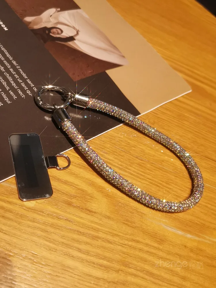 Short Ins Luxury Metal Clip Diamond Sparkling Mobile Phone Lanyard Women's Geometric Pattern Soft Rubber Jewelry Accessories display picture 12