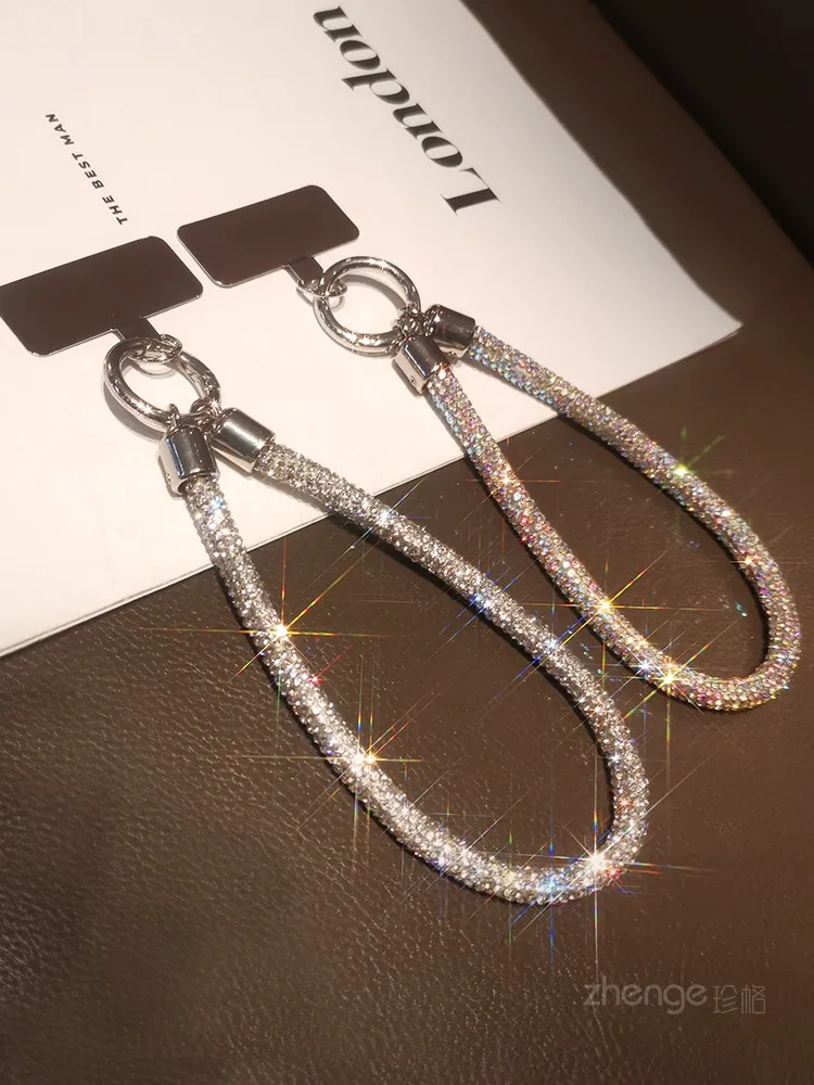 Short Ins Luxury Metal Clip Diamond Sparkling Mobile Phone Lanyard Women's Geometric Pattern Soft Rubber Jewelry Accessories display picture 13