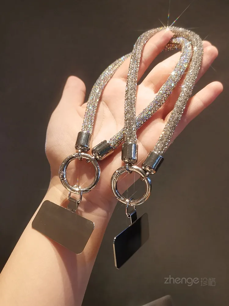 Short Ins Luxury Metal Clip Diamond Sparkling Mobile Phone Lanyard Women's Geometric Pattern Soft Rubber Jewelry Accessories display picture 15