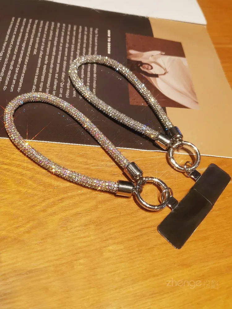 Short Ins Luxury Metal Clip Diamond Sparkling Mobile Phone Lanyard Women's Geometric Pattern Soft Rubber Jewelry Accessories display picture 16