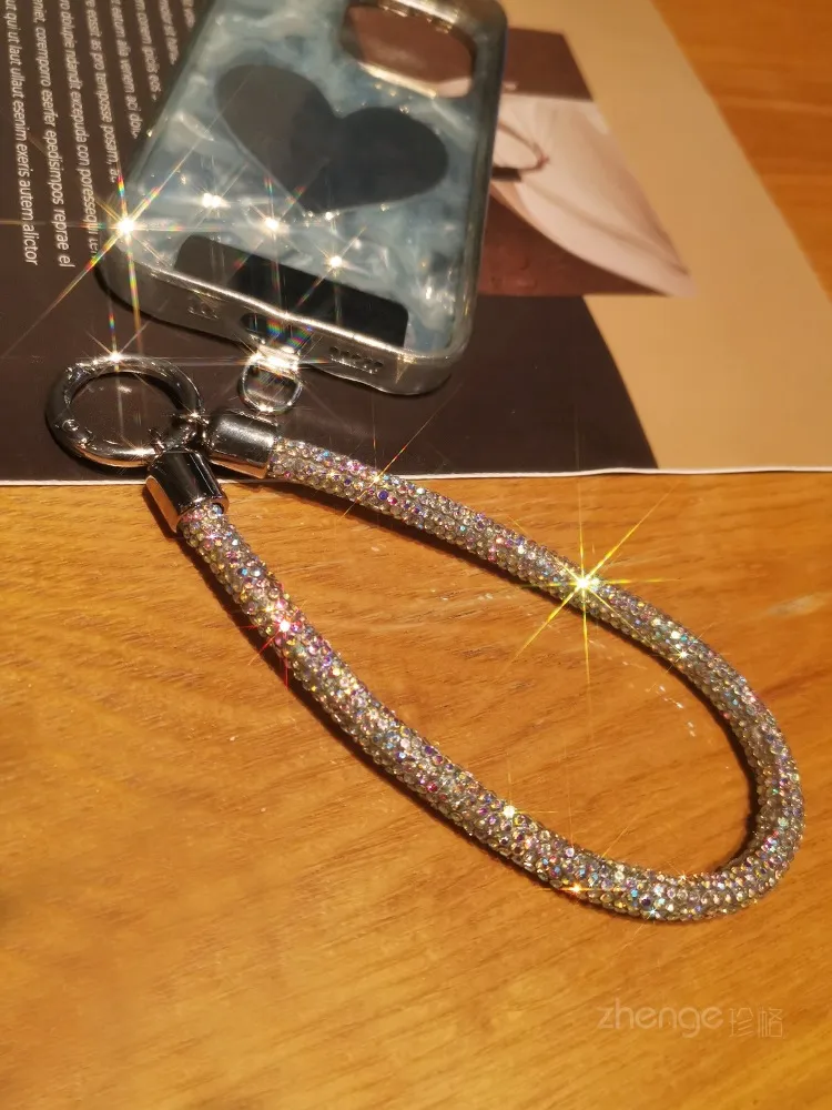 Short Ins Luxury Metal Clip Diamond Sparkling Mobile Phone Lanyard Women's Geometric Pattern Soft Rubber Jewelry Accessories display picture 17