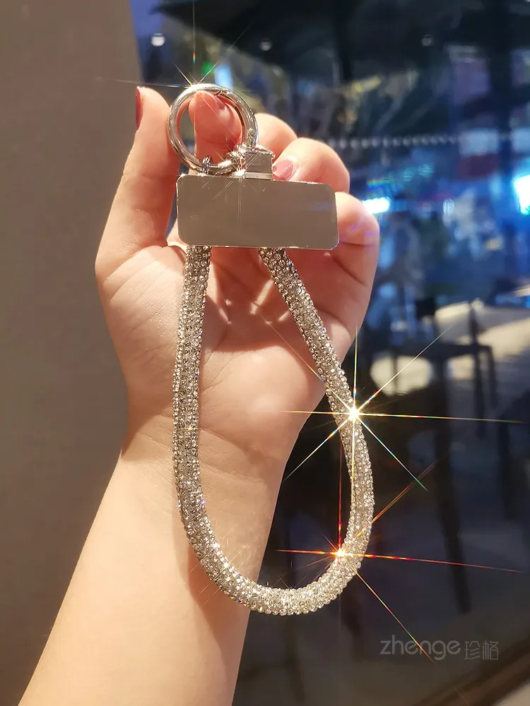Short Ins Luxury Metal Clip Diamond Sparkling Mobile Phone Lanyard Women's Geometric Pattern Soft Rubber Jewelry Accessories display picture 24