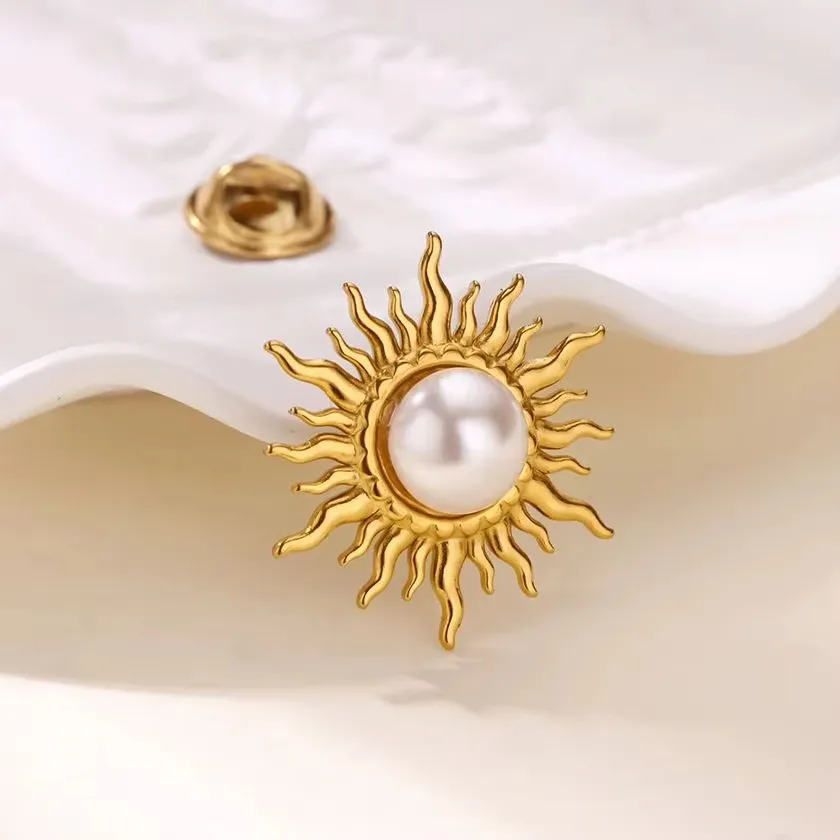 Baroque Style Stainless Steel Fire Sun Brooch Pin Luxury Retro Feeling Suit Factory Accessory Heart Pattern Six-Pointed Star Design display picture 1