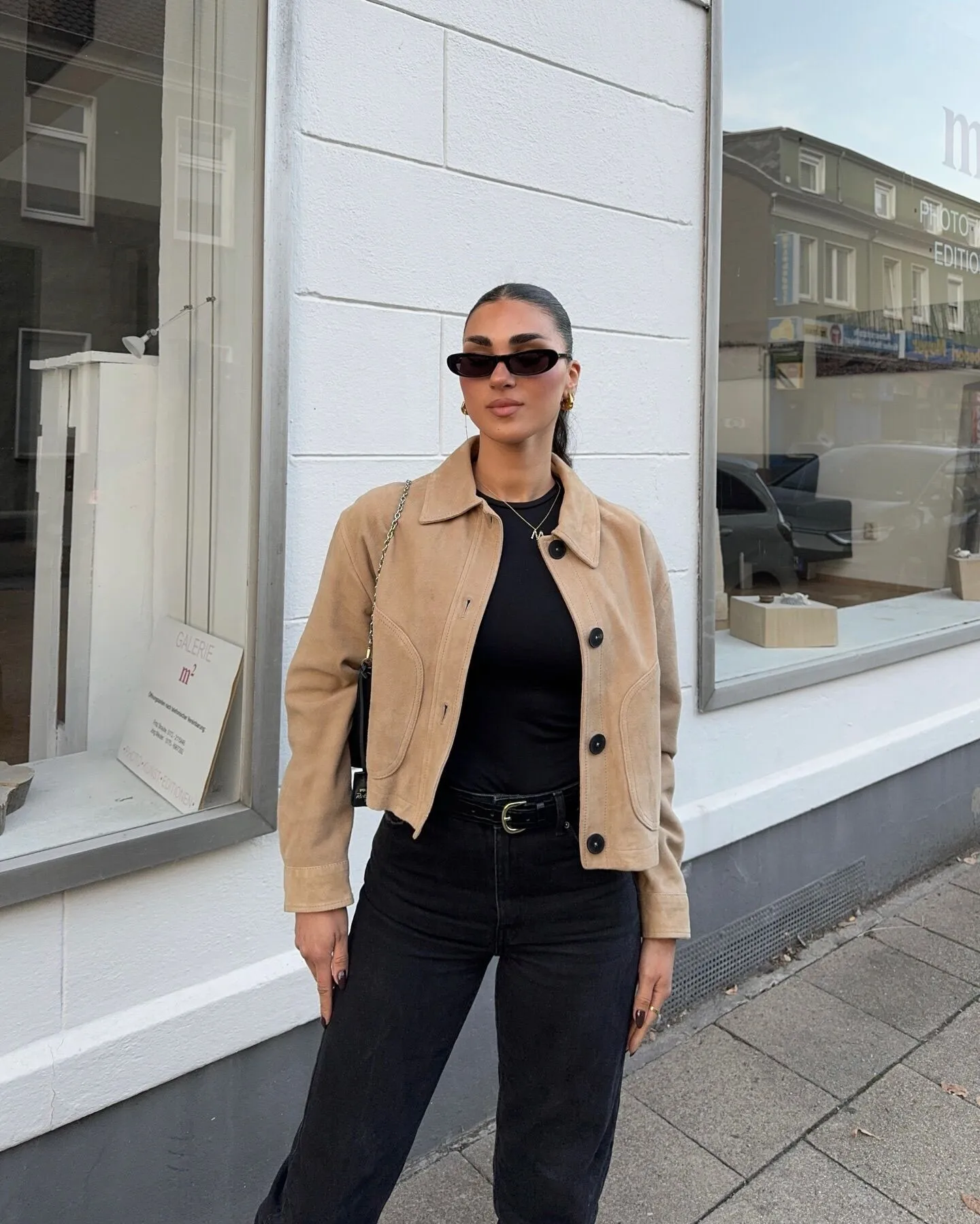 Fashionable Short Leather Jacket Women's Elegant Style With Big Pockets Polyester Fabric Long Sleeve Pure Color Outerwear display picture 1