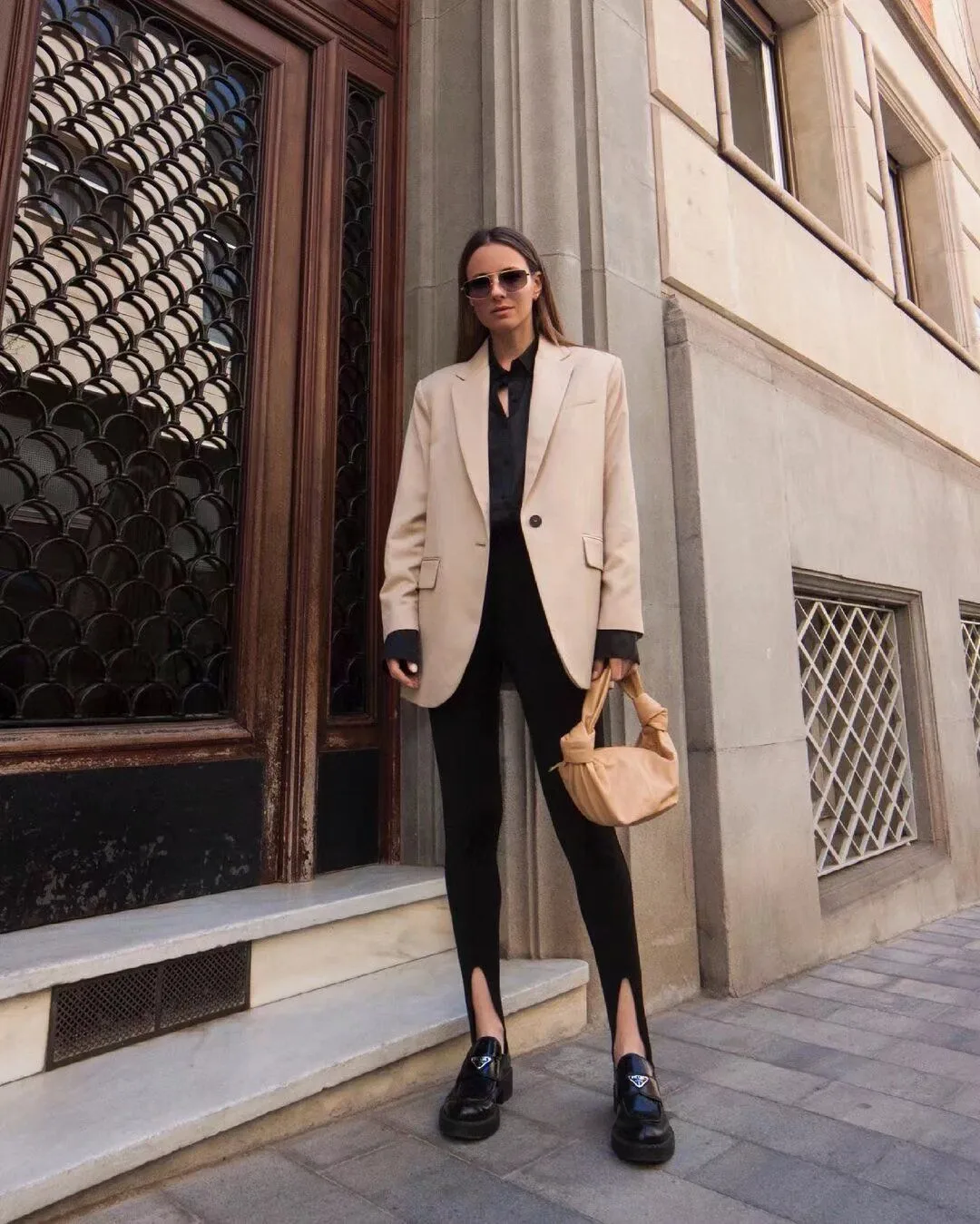 Elegant European Women's Single Button Loose Fit Tailored Jacket Pure Color V Neck Long Sleeve Commute Style Fashionable display picture 2