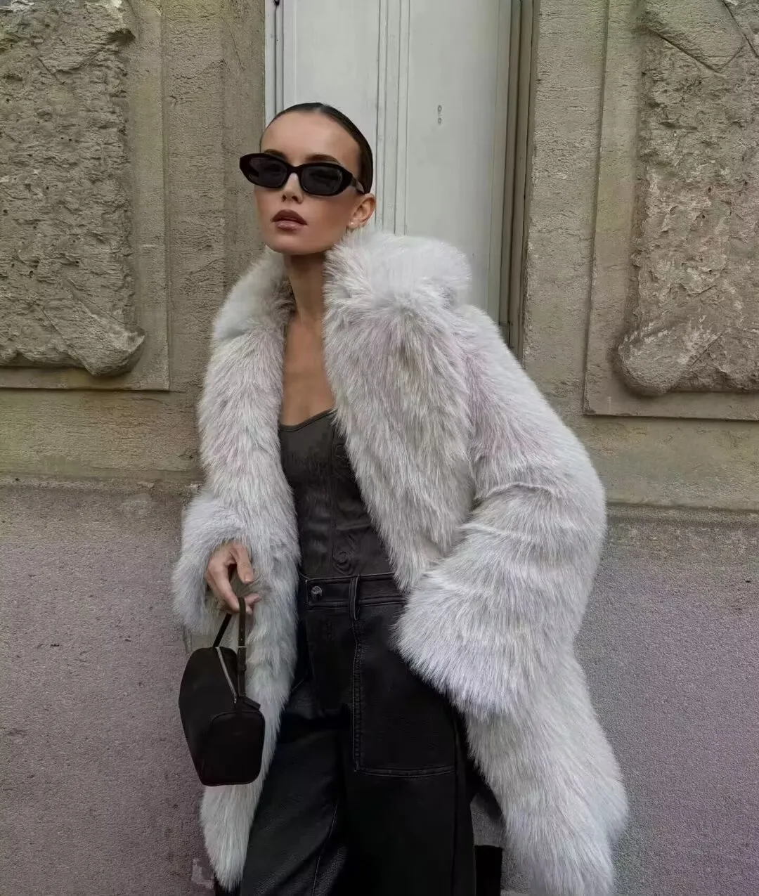Casual Fashionable Artificial Fur Effect Women's Coat Elegant Zipper Closure Polyester Short Outerwear For Ladies display picture 1