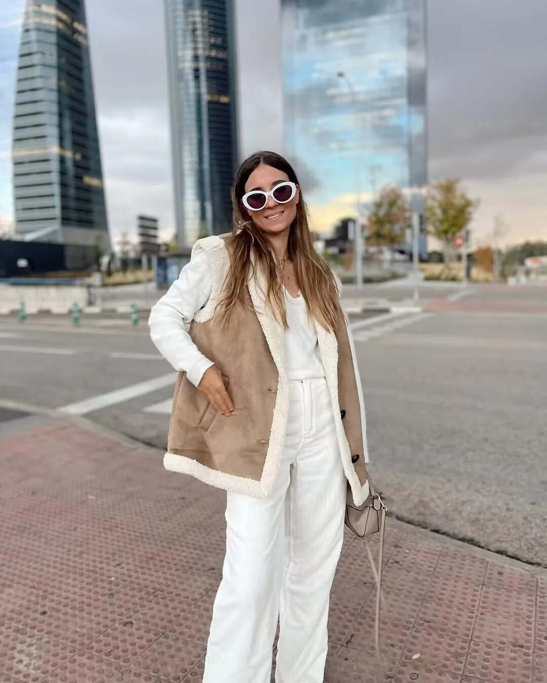 Fashionable Suede Vest For Women European Style All-Match Retro Design Pure Color Zipper Closure Polyester Fabric Regular Fit display picture 5
