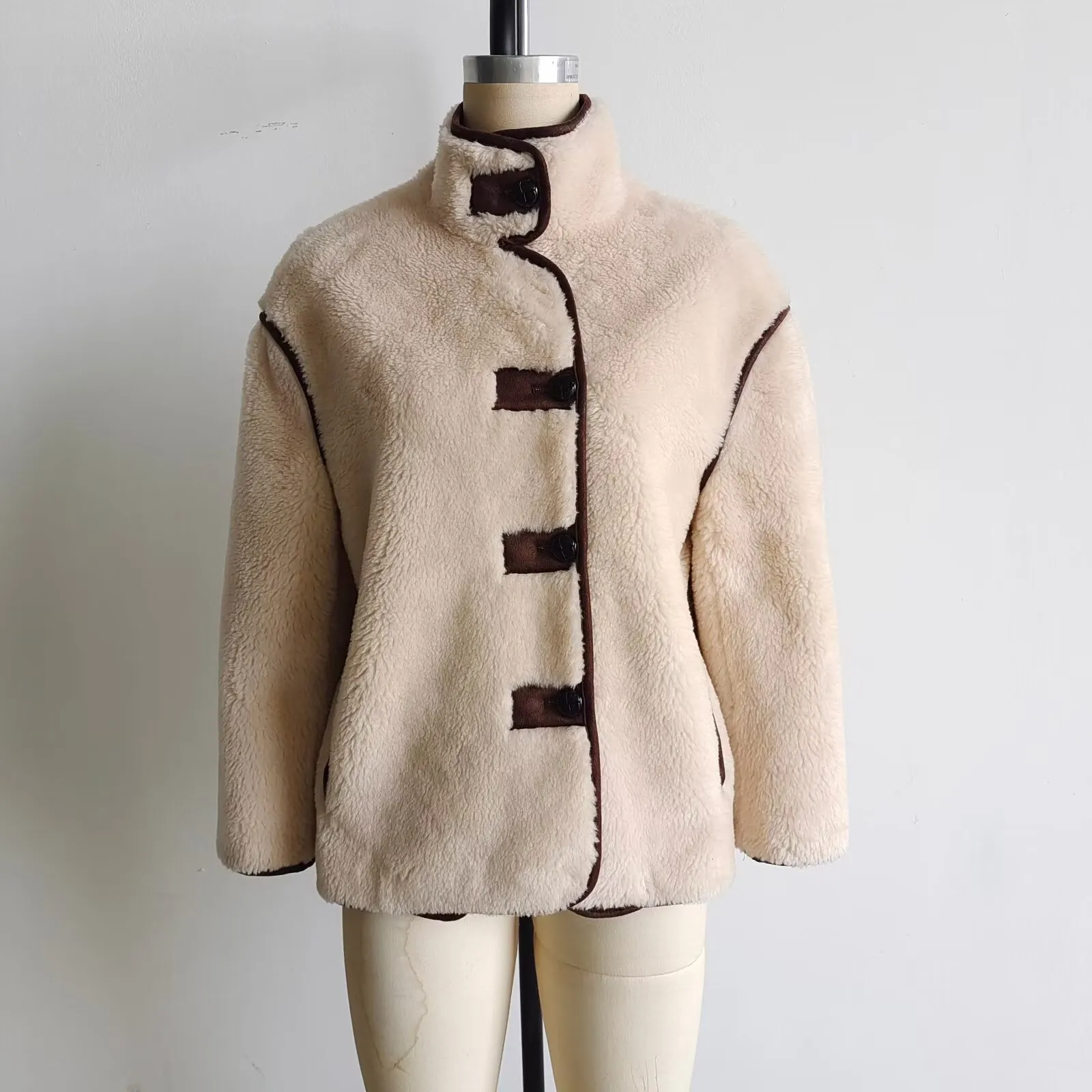 Fashionable Casual Short Plush Lined Leather And Fur Jacket Women's Elegant Long Sleeve Stand Collar Outerwear Single Button display picture 6