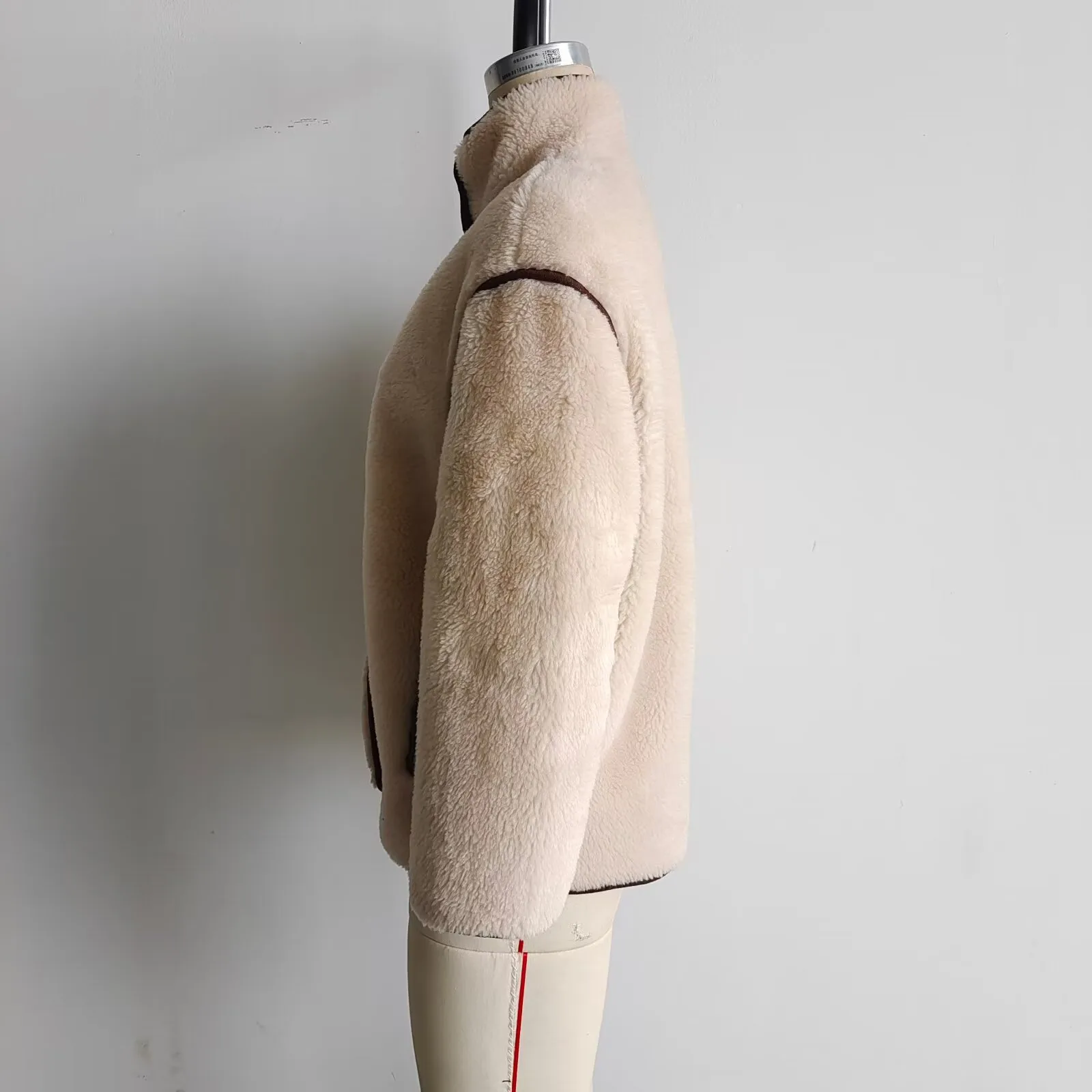 Fashionable Casual Short Plush Lined Leather And Fur Jacket Women's Elegant Long Sleeve Stand Collar Outerwear Single Button display picture 8