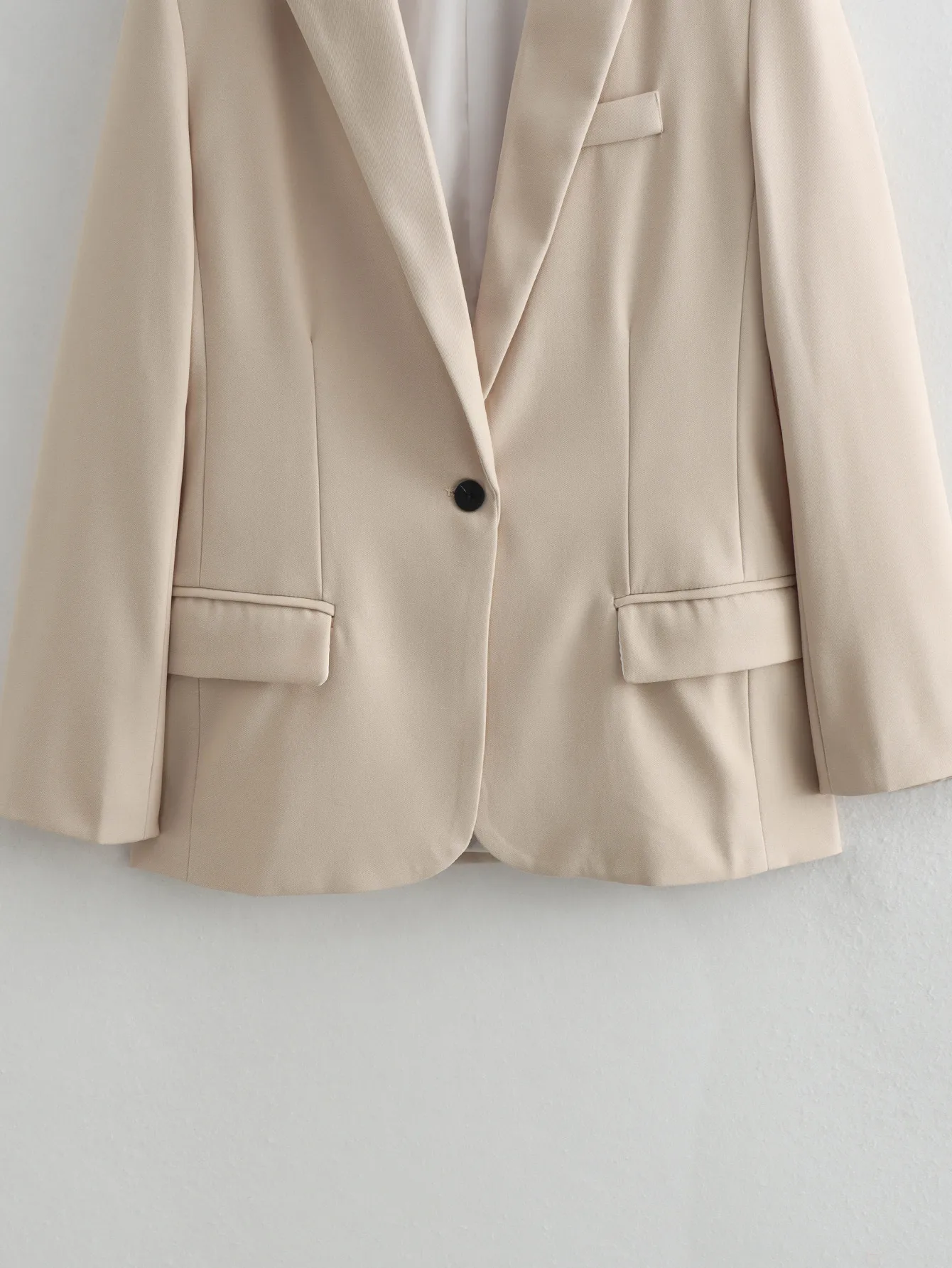 Elegant European Women's Single Button Loose Fit Tailored Jacket Pure Color V Neck Long Sleeve Commute Style Fashionable display picture 9