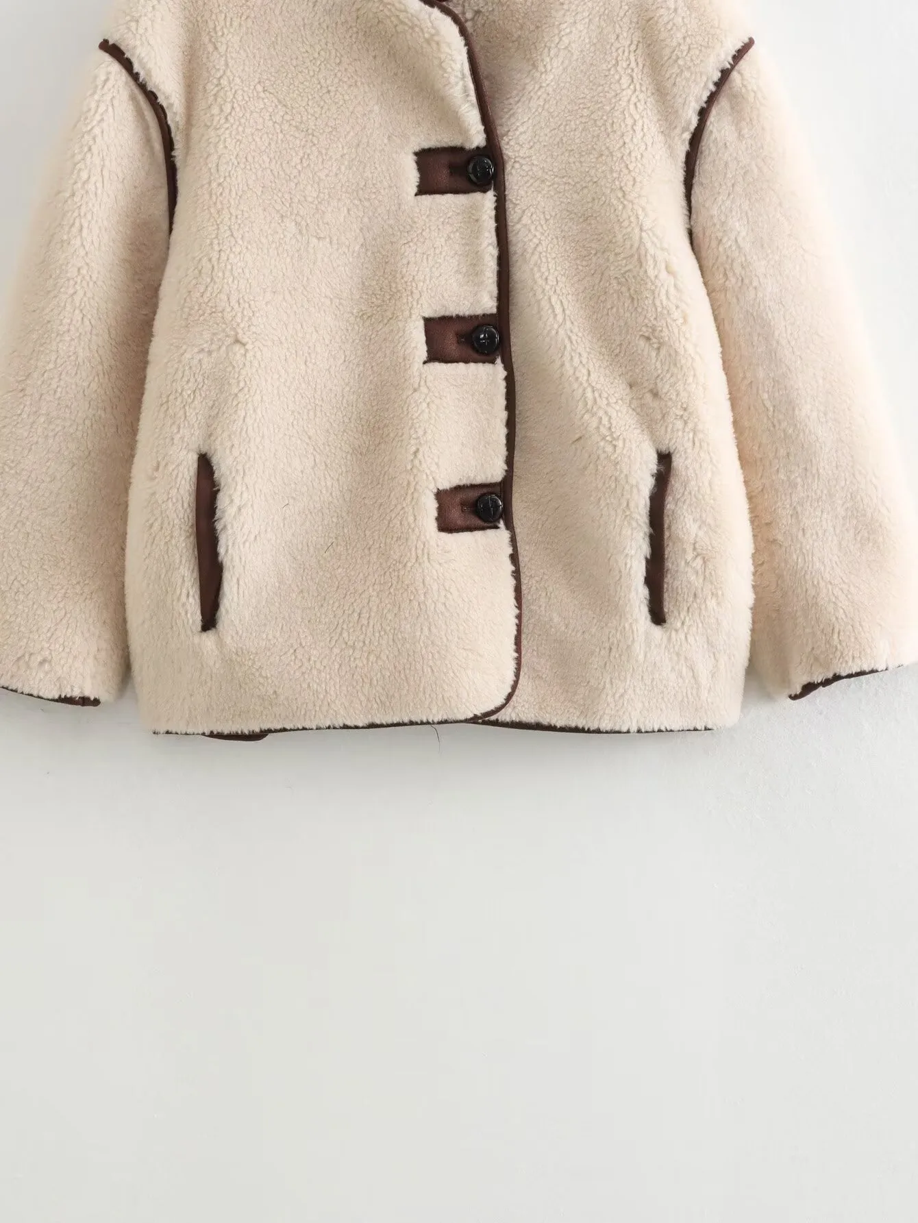 Fashionable Casual Short Plush Lined Leather And Fur Jacket Women's Elegant Long Sleeve Stand Collar Outerwear Single Button display picture 10