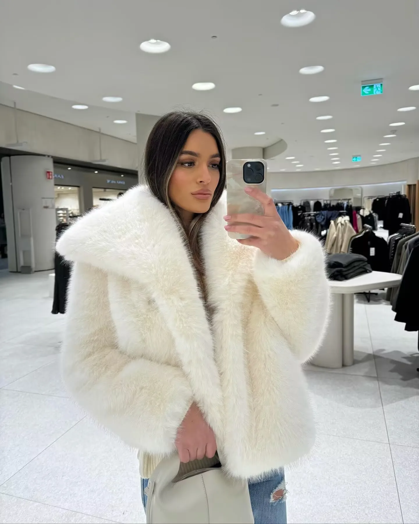 Casual Stylish Artificial Fur Coat With Large Collar  Women's Fashion Outerwear Short Length Pure Color display picture 1