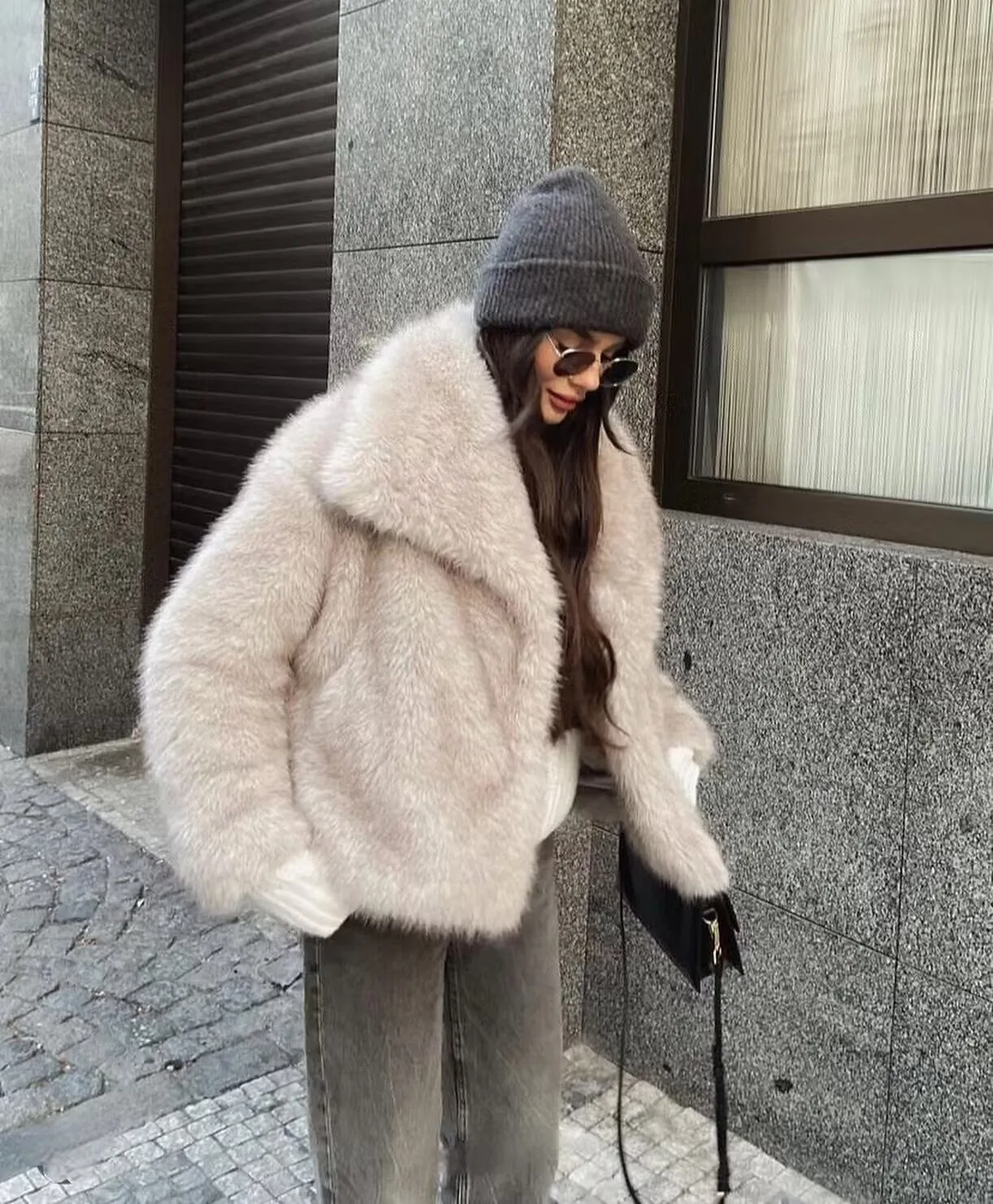 Casual Stylish Artificial Fur Coat With Large Collar  Women's Fashion Outerwear Short Length Pure Color display picture 2