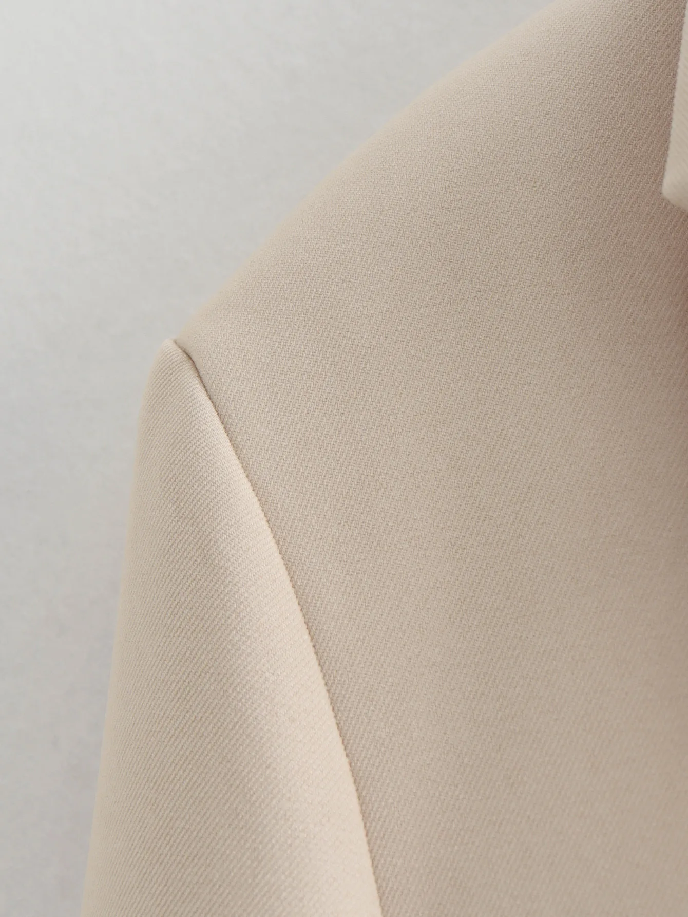Elegant European Women's Single Button Loose Fit Tailored Jacket Pure Color V Neck Long Sleeve Commute Style Fashionable display picture 11