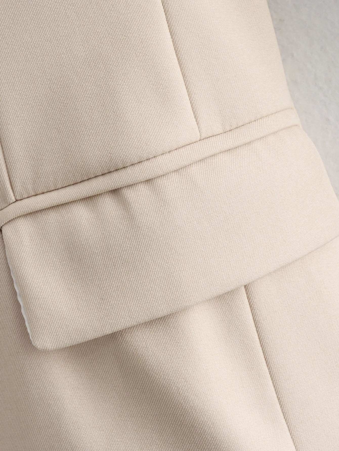 Elegant European Women's Single Button Loose Fit Tailored Jacket Pure Color V Neck Long Sleeve Commute Style Fashionable display picture 15