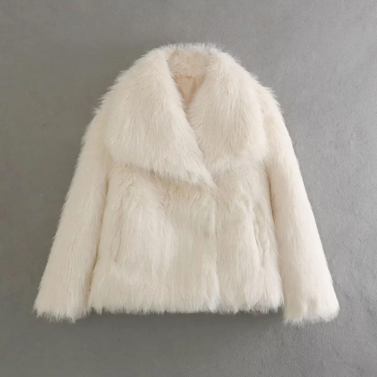 Casual Stylish Artificial Fur Coat With Large Collar  Women's Fashion Outerwear Short Length Pure Color display picture 13