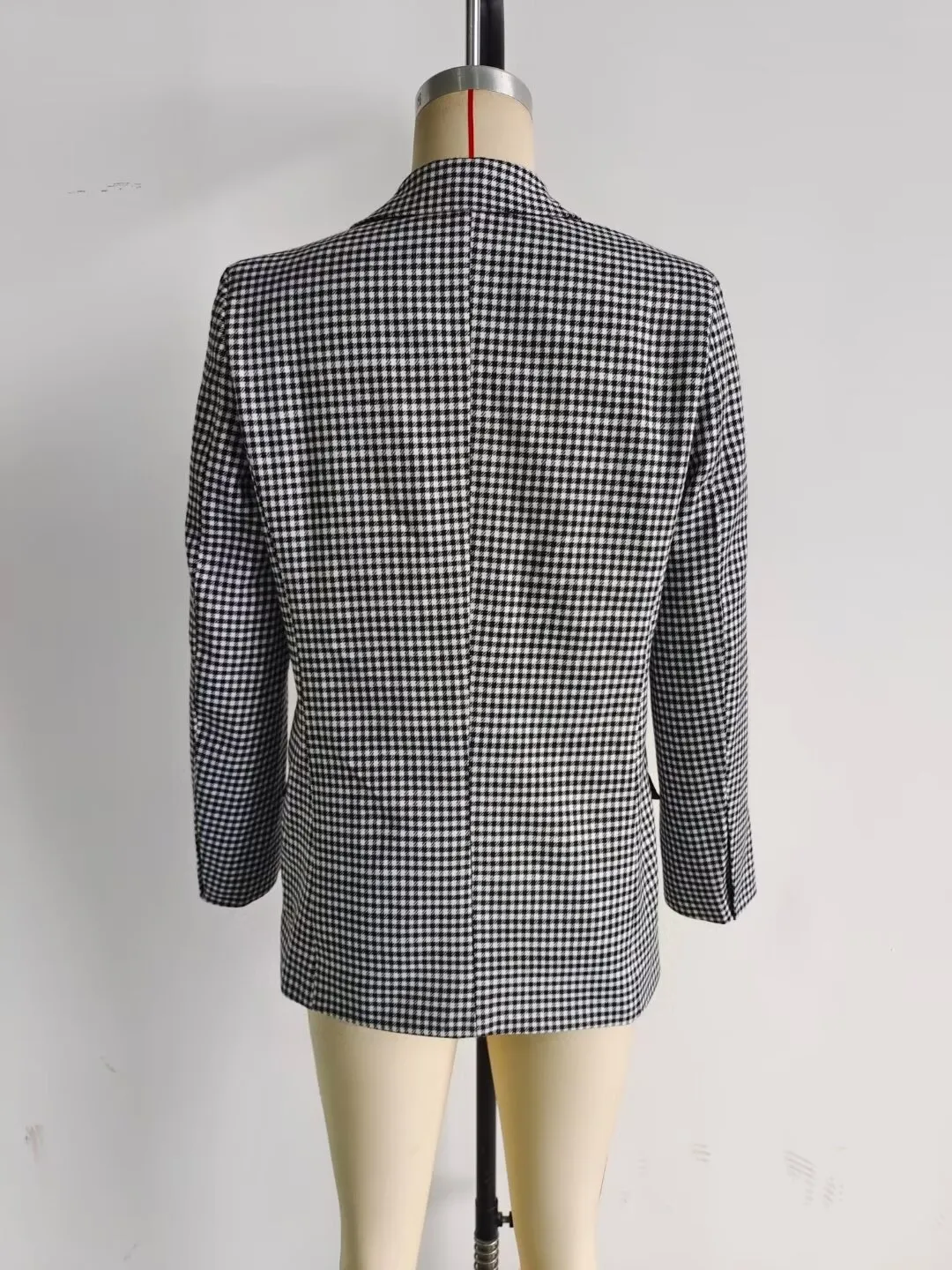 Elegant European Women's Single Button Loose Fit Tailored Jacket Pure Color V Neck Long Sleeve Commute Style Fashionable display picture 20