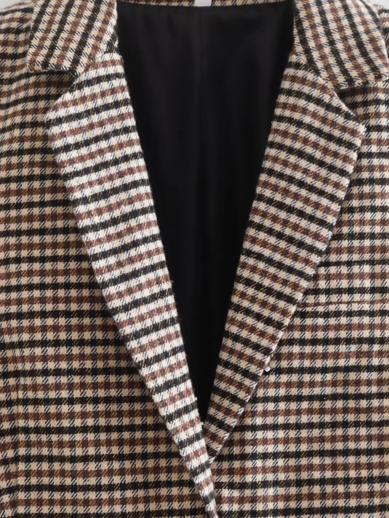 European Style Women's Plaid Woolen Coat Flocking Design Long Sleeve V-Neck Loose Fit Commute Fashion Single Button display picture 3