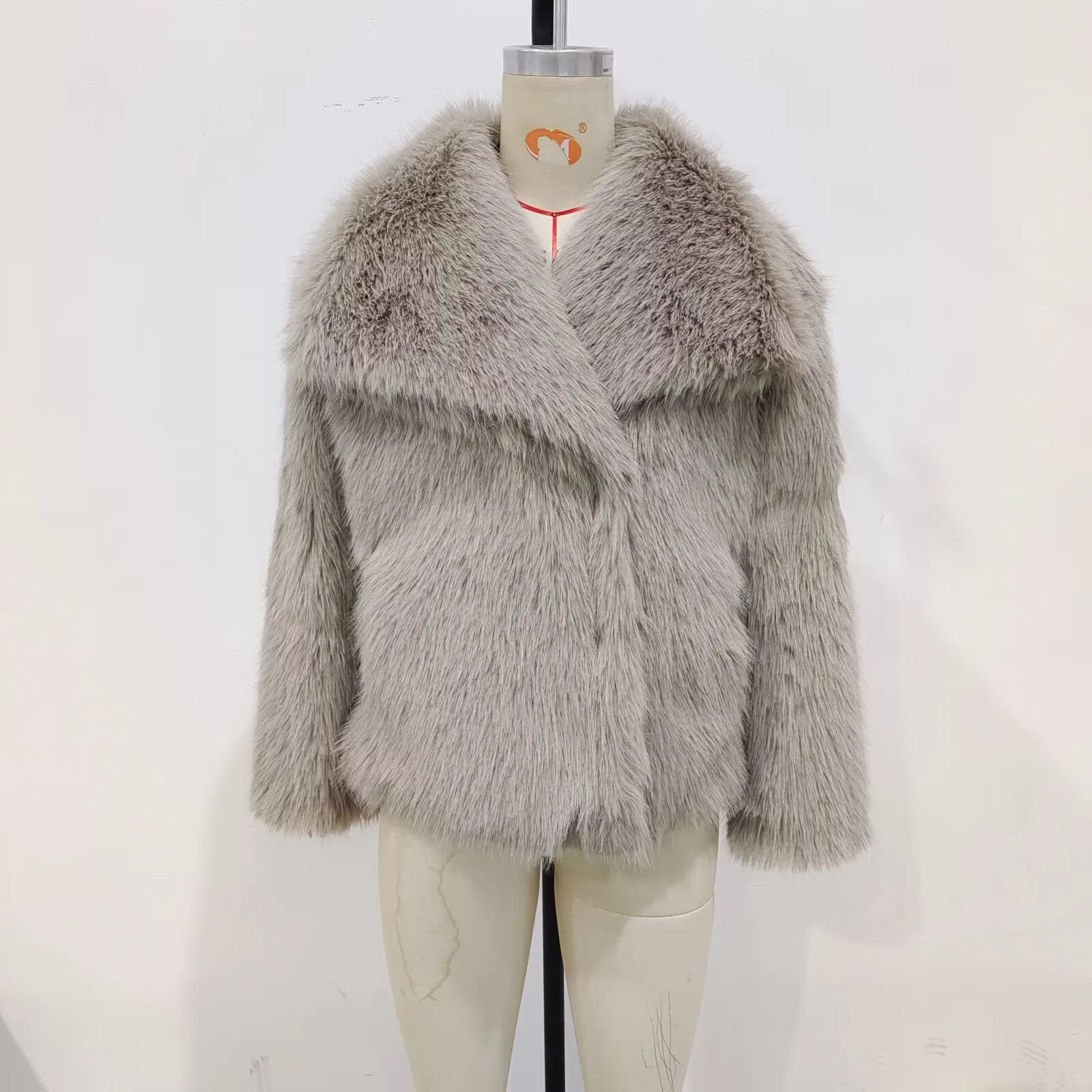 Casual Stylish Artificial Fur Coat With Large Collar  Women's Fashion Outerwear Short Length Pure Color display picture 17