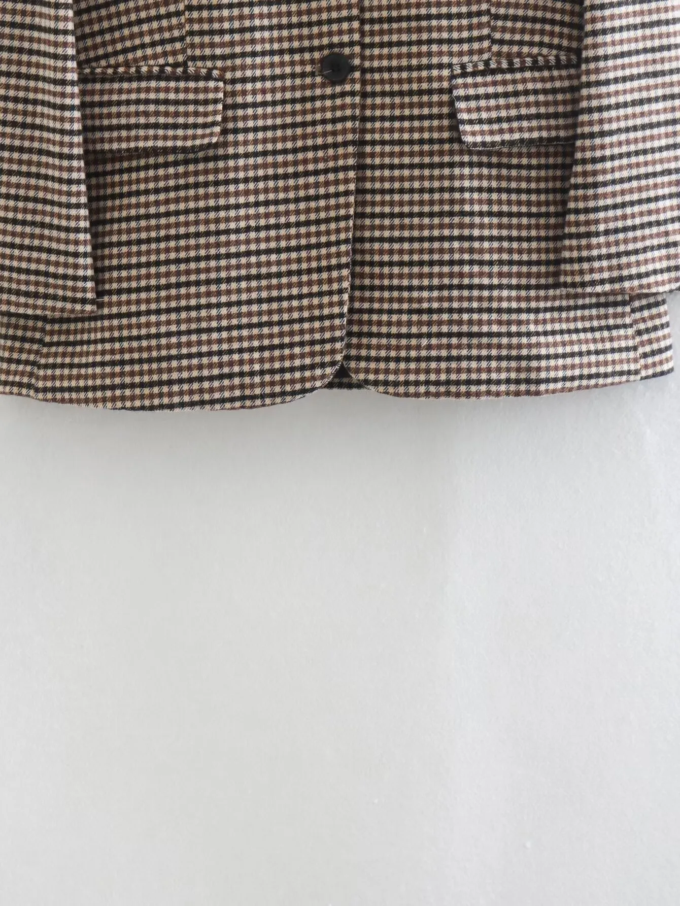 European Style Women's Plaid Woolen Coat Flocking Design Long Sleeve V-Neck Loose Fit Commute Fashion Single Button display picture 5