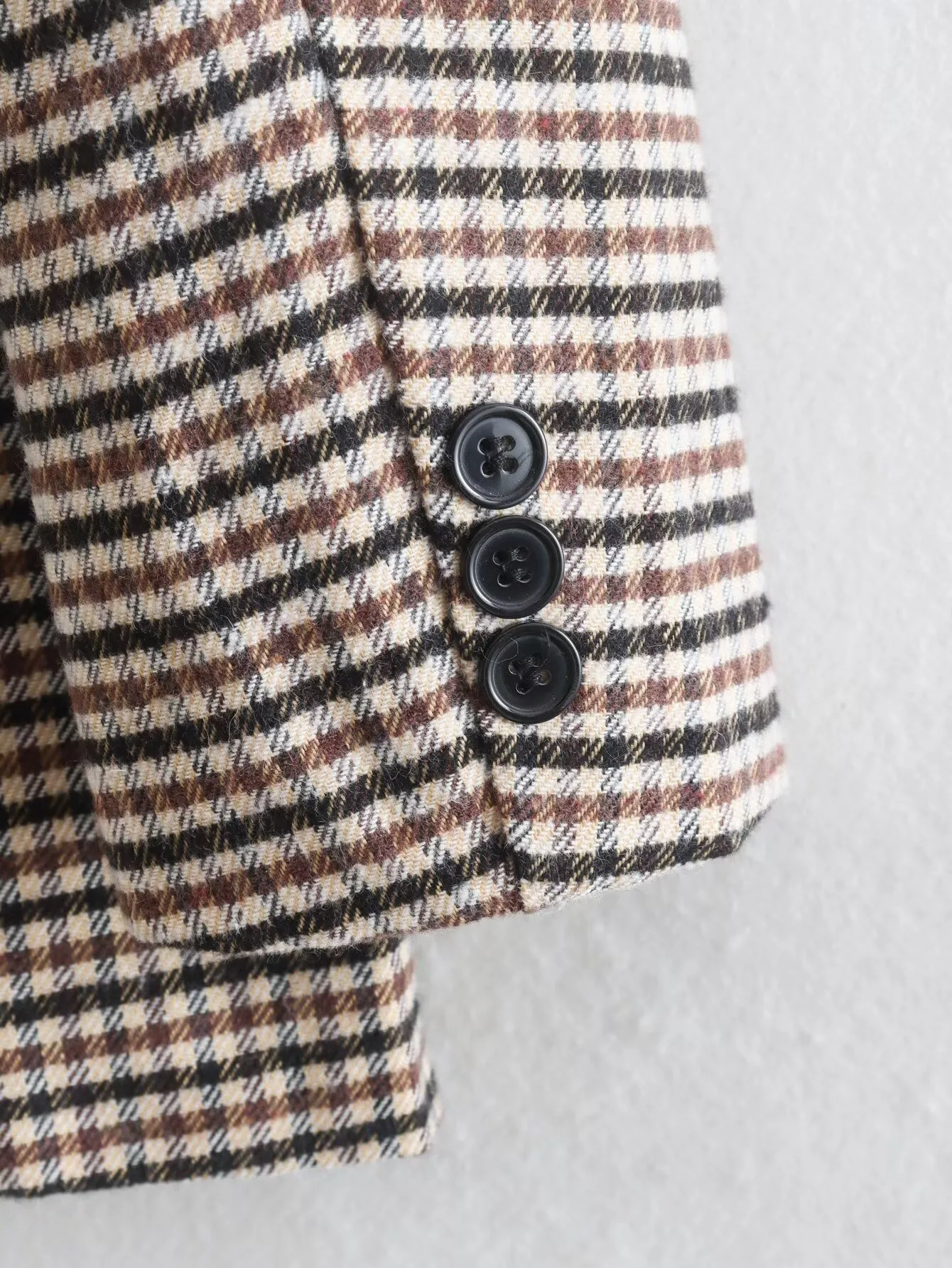 European Style Women's Plaid Woolen Coat Flocking Design Long Sleeve V-Neck Loose Fit Commute Fashion Single Button display picture 12