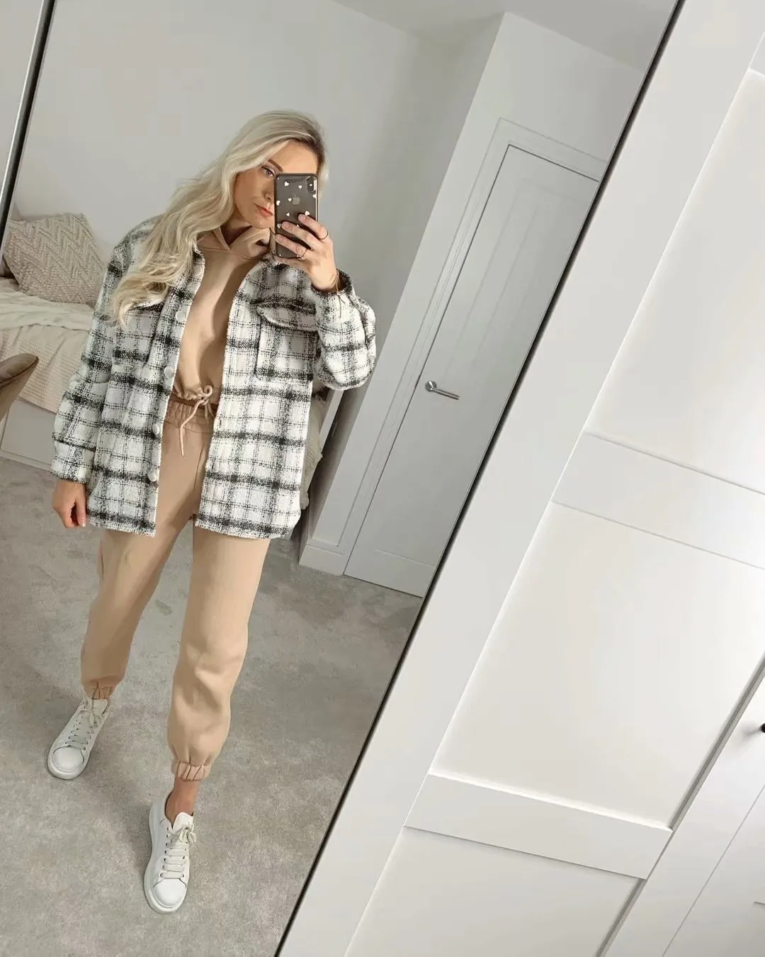 Thickened Flocking Shirt Loose Plaid  Women's Fashion Outerwear Half Open Collar Regular Sleeve Long Sleeve display picture 12