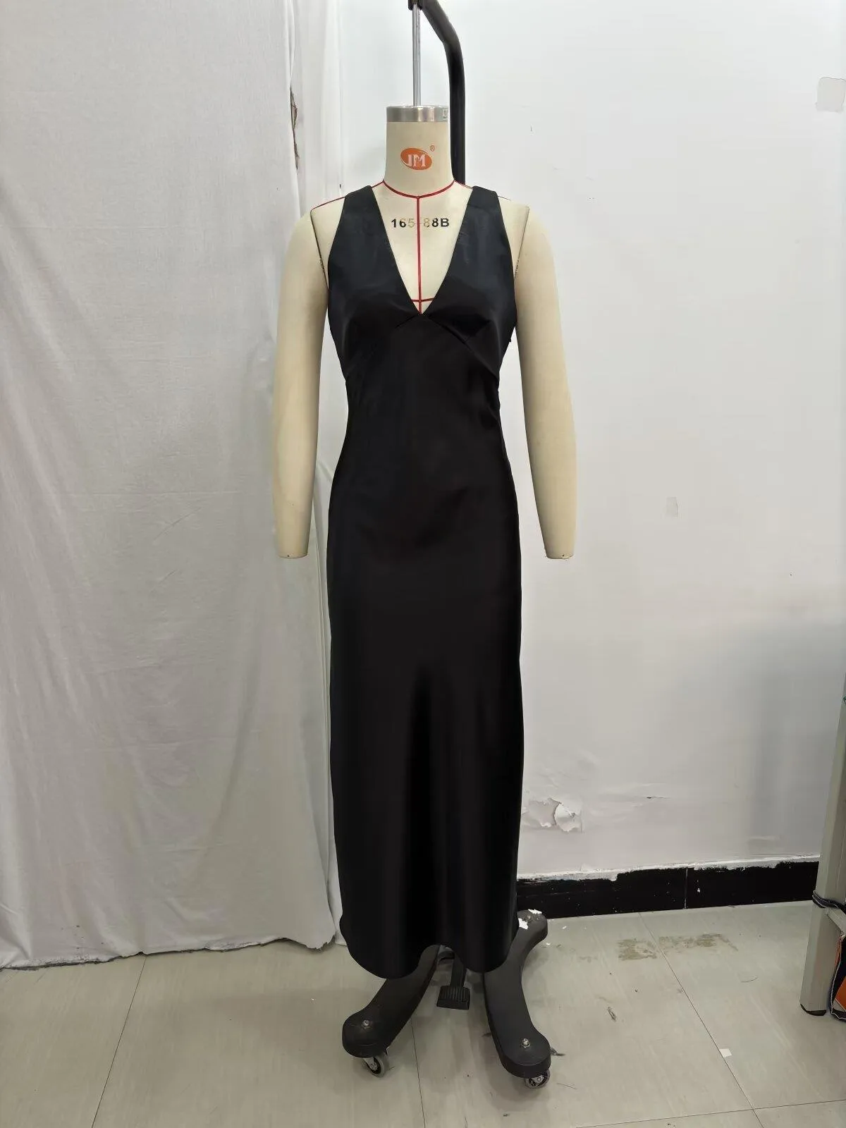 Elegant European Women's Fashion Neckline Backless Split Long Dress V-neck Sleeveless Ankle-length Pure Color Polyester Dress display picture 3