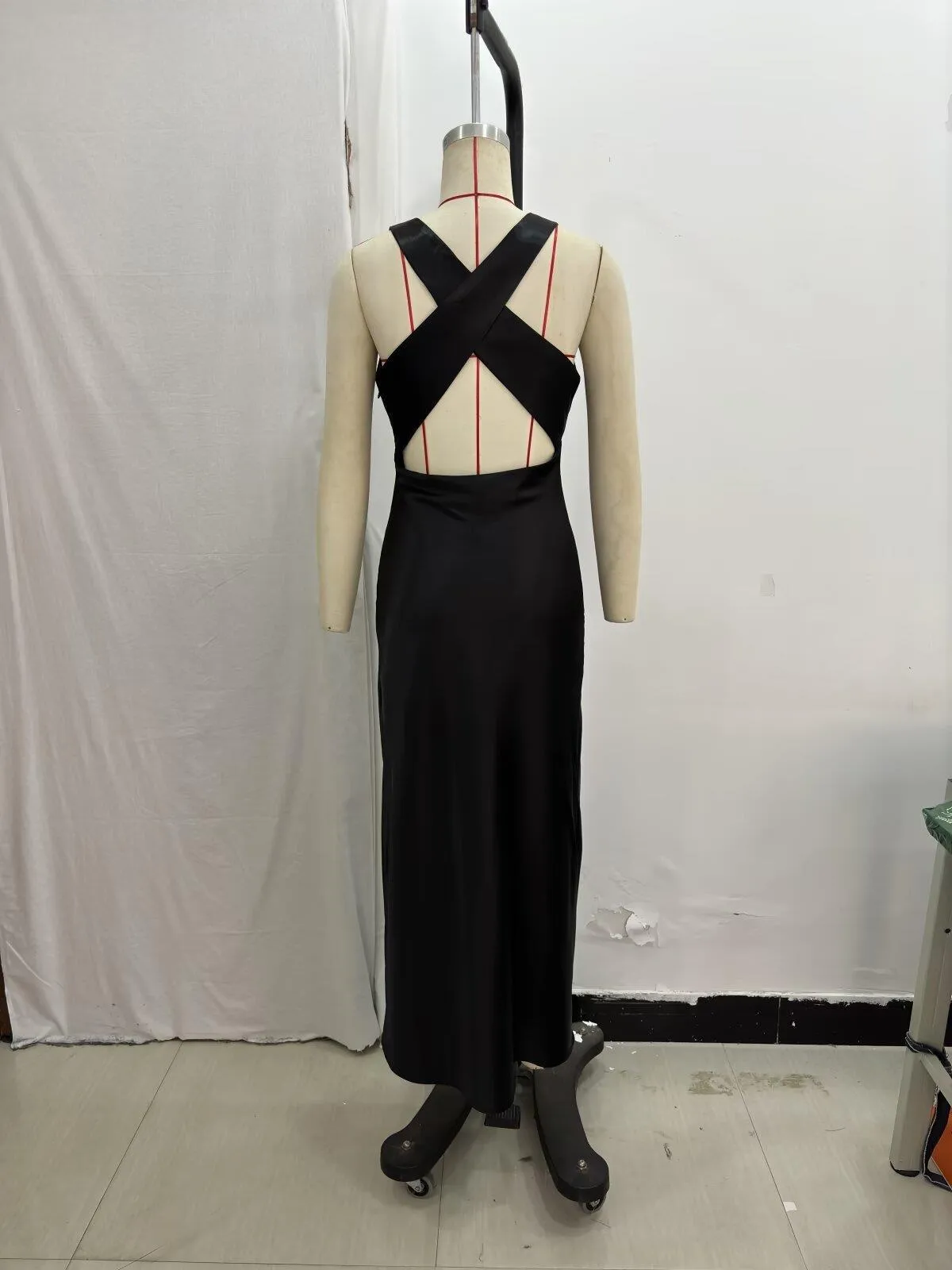 Elegant European Women's Fashion Neckline Backless Split Long Dress V-neck Sleeveless Ankle-length Pure Color Polyester Dress display picture 4